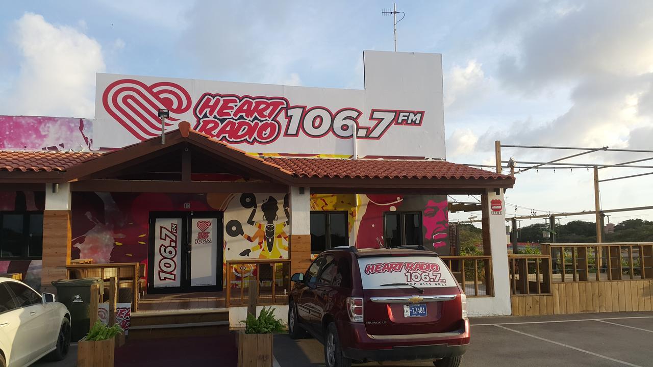 Buddha Studios Aruba Palm Beach Extérieur photo